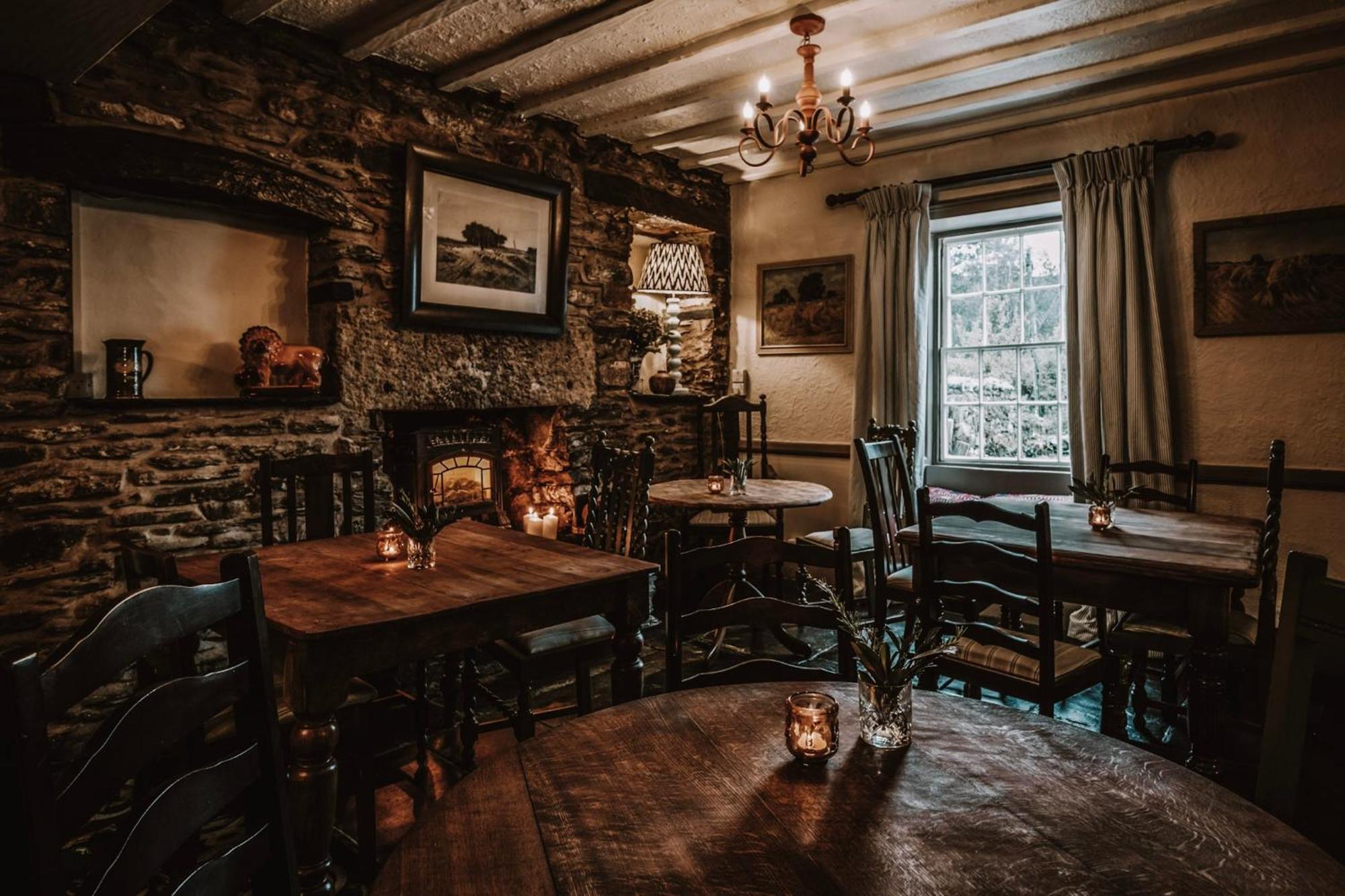 The Hare & Hounds Inn Bowland Bridge Exterior foto